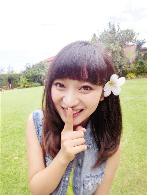 他29岁的二婚妻子周蕾,脸蛋可爱而且身材姣好