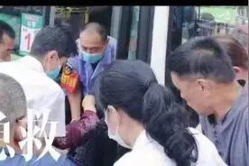 生死救援！公交车变身“救护车”，丹东街头再现“雷锋群像”图片