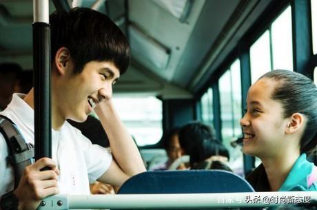 欧阳娜娜皮肤超级好，水嫩光滑有弹性！网友：我马上去敷面膜