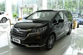 内饰设计感不错，动力够用，油耗不高，实拍艾力绅图片