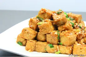 豆腐怎么煎不粘锅不破碎，厨师长分享小技巧，外酥里嫩，表皮金黄图片