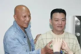他是李连杰大师兄，十八般武艺样样精通却英年早逝，实属遗憾图片