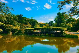 京都御苑是位于京都中心旧皇宫，现成为宽阔而绿意盎然市民休闲地图片