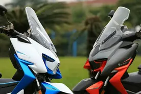 升仕官宣310M大绵羊踏板外观和参数，预计8月上市，售价3w出头图片