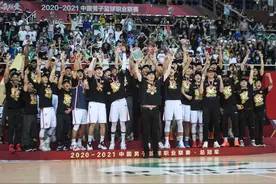盘点广东队球员外号！易建联最霸气，周鹏不知情，刘权标深入人心图片