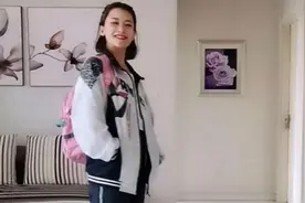 80后宝妈无聊穿上初中女儿校服，惊艳了宝爸，网友：初恋的感觉图片