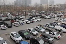 上海二手车“泛滥成灾”，低至千元没人要，车贩子：谁能救救我？图片