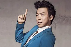 黄渤当年给杨钰莹伴舞时，肯定想不到，自己会成为喜剧之王图片