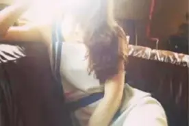 搞笑图片：五一加班的劳动者最美，值夜班的护士只能这样坐着歇会图片