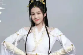 白鹿，可没有你想象的那么简单，她可是女版任嘉伦图片