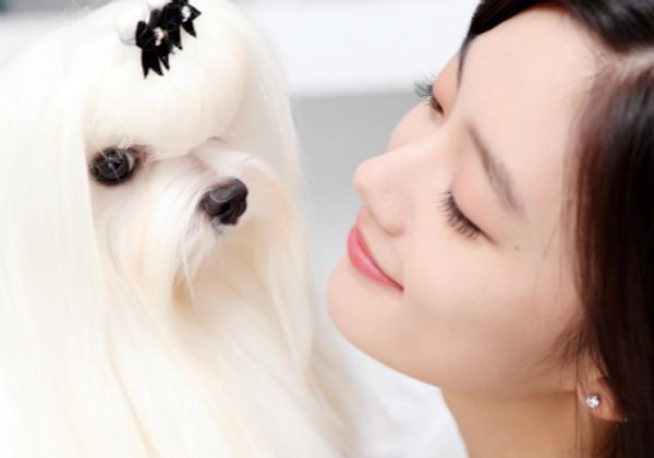 女生为啥擦个身体乳