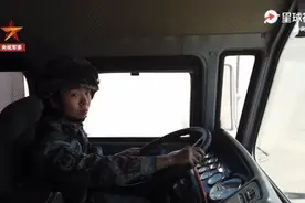 20岁女兵征服40吨远火车！网友：又美又飒图片