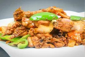 鸡肉炒着不好吃，口感太柴没味道？厨师长的这个做法很入味视频封面