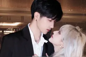 机智张男友被曝是渣男，出轨成性偷拍女孩洗澡，多张聊天记录曝光图片