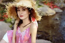 越练背越薄，3式瘦背瑜伽，轻松塑造窈窕美背、女神直角肩图片