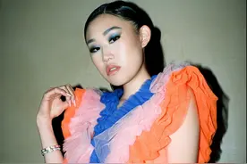 亚裔富豪荒谬炫富，代孕诈骗养羊驼开整容趴，人类悲喜并不相通图片
