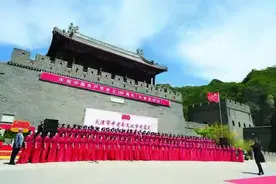 天津市第八届中老年文化节隆重开幕 共聚长城下 同唱一首歌图片