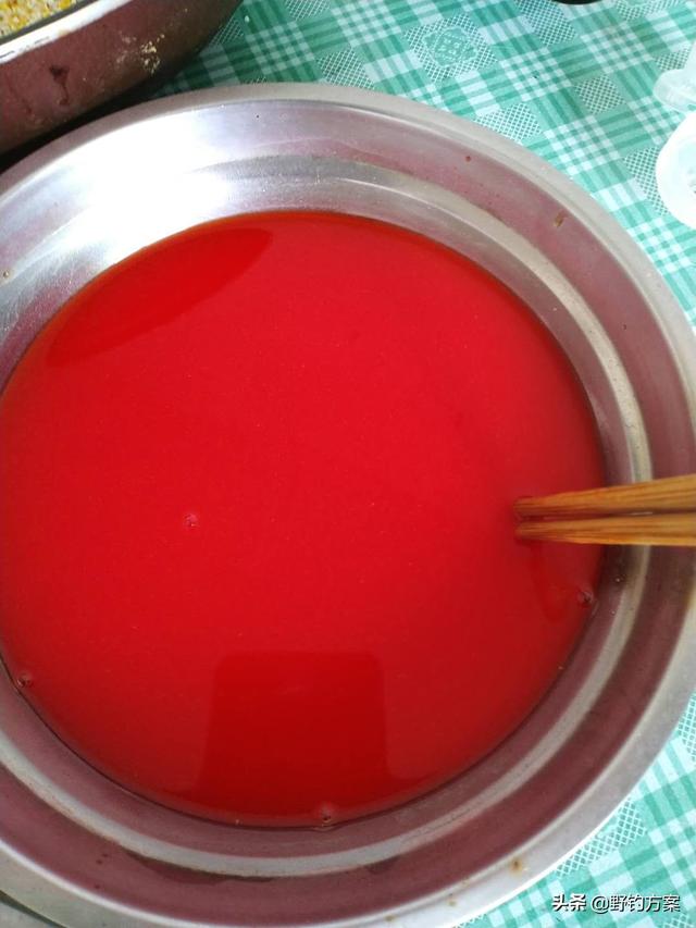 自己做的窝料诱鱼效果不错，野外钓鱼时总能比别人钓的多