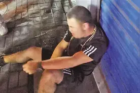凌晨拿餐突遇火灾，外卖小哥砸开卷帘门就往火场冲…他还干过更燃的事图片