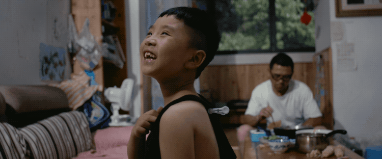 这些被互联网遗忘的家庭，他跟拍了12年：一度哭到拍不下去