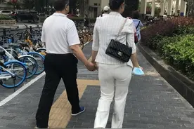 农村56岁男子娶26岁的妻子，婚礼上大家看笑话，这婚姻好吗？图片