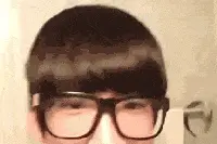 搞笑GIF段子：三十岁生日中午骑电动车被撞了，撞住我的是同事图片