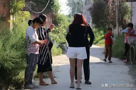 乡村纪实：40岁的闺蜜，做了奶奶，苍老的样子，让人不敢相认图片