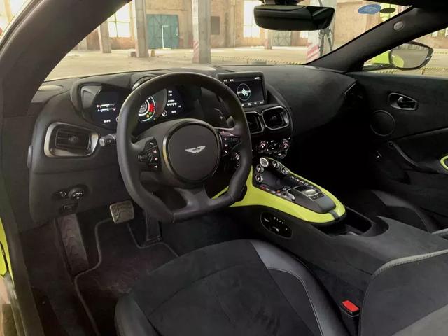 深度体验阿斯顿•马丁V8 Vantage：只为读懂你的美