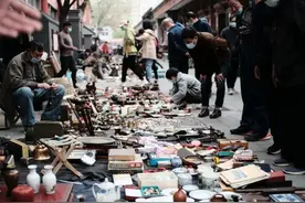 37年前的一张毛主席旧照，被人用100元地摊买下，如今价值超百万图片