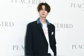 王一博素颜充满少年气，“湿发诱惑”太迷人了图片