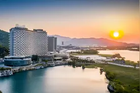 浙江耗资251亿的工程，比迪士尼大6倍，不收门票，游客很多图片