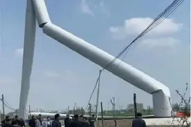风力发电机靠风发电，为何却被大风吹倒！是风太大了吗？图片