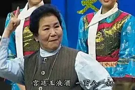 赵丽蓉葬礼：在八宝山举行，娱乐界明星都在场，只是为了送她一程图片
