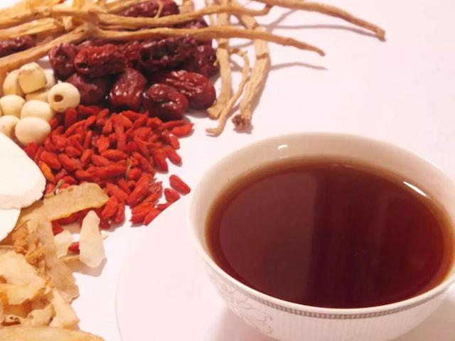 孩子腹泻越吃药越严重，不是药没用，是牛奶害了药