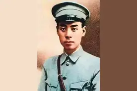 在黄埔军校仅一年半时间，政治军事领导才能初露锋芒图片