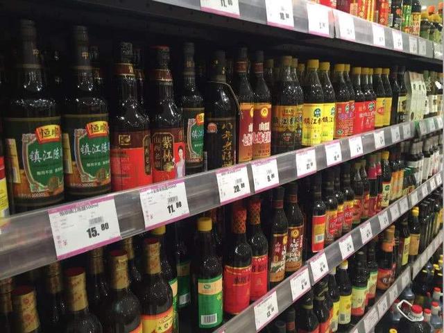 买醋时，不用看牌子，只要瓶身有这2组数字，全是配制醋勾兑醋