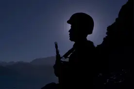 边防军人唱响《我的祖国》，“他们一开口，我的眼泪就掉了下来”图片
