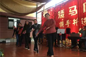 快板、舞蹈、说唱、摇滚……昆明的哥的姐组成的一支文艺队图片