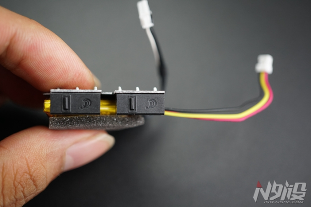 吊打罗技GPW？雷蛇毒蝰无线版与PAW3399首发测评
