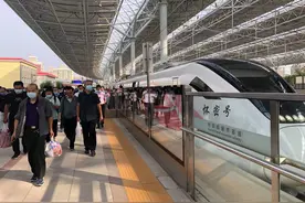 坐着小火车游京郊！古北水镇、雁栖湖等景区成热门打卡地图片