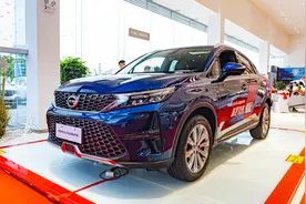 1.5T+7挡双离合，轿跑版广汽传祺GS4到店实拍图片