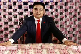 中国“第一大善人”陈光标，捐20亿后销声匿迹，如今在乡下收麦子图片