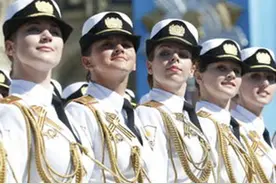 俄罗斯女兵英姿飒爽，但当我看见印度女兵时：这才叫楚楚动人图片