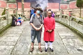 武当山上的老道长和小道姑图片
