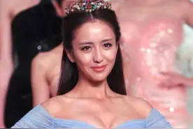 佟丽娅晒生活照，肚子上“妊娠纹”抢镜，网友直言：便宜陈思诚了图片