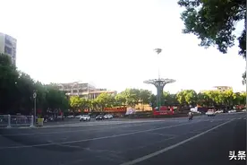 人到中年：儿时玩伴，不如不见图片