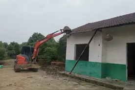 为了荆荆铁路！川店镇打响房屋拆除工作“第一枪”图片