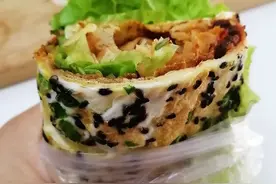 早餐用了两分钟，自制煎饼果子，家人都说比买的好吃！关键是简单图片