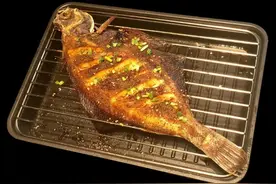 潮爸9月28日午餐记录，烤偏口鱼、芥兰炒牛肉、平菇鸡蛋汤图片