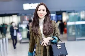 秋季不再是小白鞋的天下，小皮鞋更好搭图片